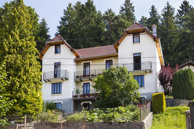 Immeuble n° 6 : façade côté vallée (ouest). © Yves Sancey / Région Bourgogne-Franche-Comté, Inventaire du patrimoine - 2013