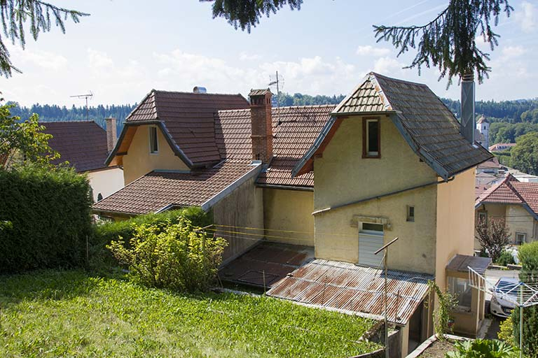 Immeuble au n° 3 : façade côté mont (est), de trois quarts droite. © Yves Sancey / Région Bourgogne-Franche-Comté, Inventaire du patrimoine - 2013