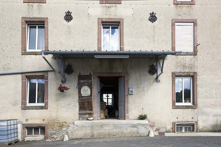 Minoterie : partie centrale de la façade antérieure. © Yves Sancey / Région Bourgogne-Franche-Comté, Inventaire du patrimoine - 2013