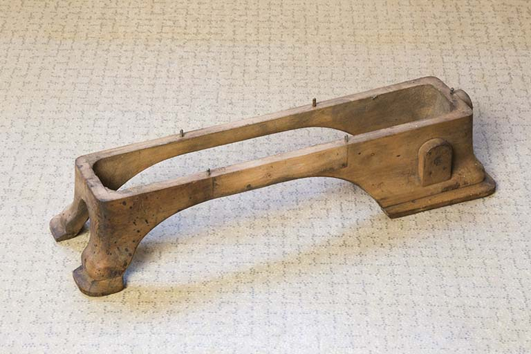 Modèle de socle de machine à décolleter, table enlevée. © Yves Sancey / Région Bourgogne-Franche-Comté, Inventaire du patrimoine - 2013