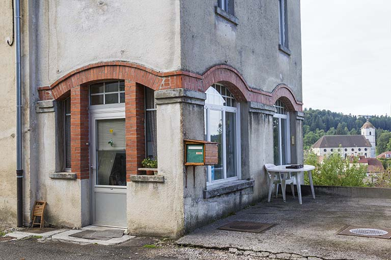 Façades antérieure et latérale droite : baies du rez-de-chaussée. © Yves Sancey / Région Bourgogne-Franche-Comté, Inventaire du patrimoine - 2013 Façades antérieure et latérale droite : baies du rez-de-chaussée. © Yves Sancey / Région Bourgogne-Franche-Comté, Inventaire du patrimoine - 2013
