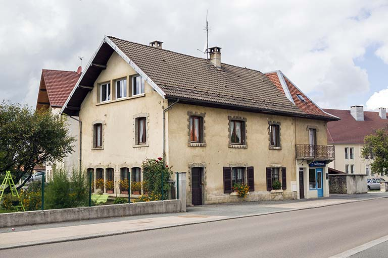 Façades antérieure et latérale gauche. © Yves Sancey / Région Bourgogne-Franche-Comté, Inventaire du patrimoine - 2013