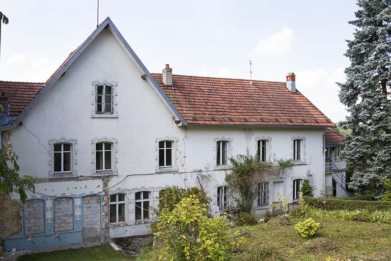 Bâtiments du 1er quart du 20e siècle : façade postérieure. © Yves Sancey / Région Bourgogne-Franche-Comté, Inventaire du patrimoine - 2013 Bâtiments du 1er quart du 20e siècle : façade postérieure. © Yves Sancey / Région Bourgogne-Franche-Comté, Inventaire du patrimoine - 2013