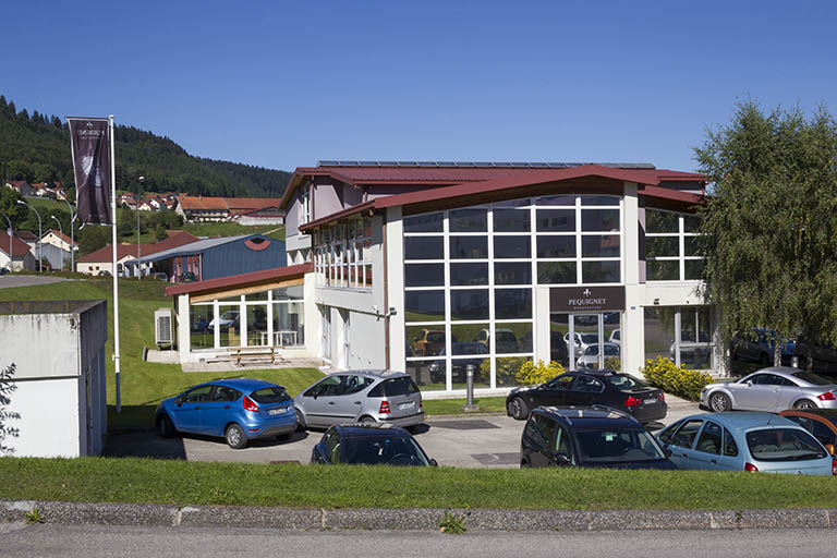 Vue d'ensemble, depuis le sud (façade antérieure). © Yves Sancey / Région Bourgogne-Franche-Comté, Inventaire du patrimoine - 2013 Vue d'ensemble, depuis le sud (façade antérieure). © Yves Sancey / Région Bourgogne-Franche-Comté, Inventaire du patrimoine - 2013