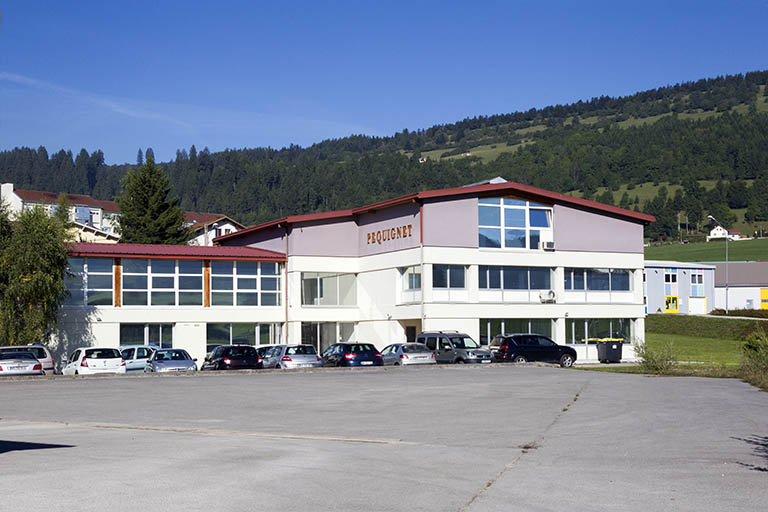 Façade latérale droite, de trois quarts gauche. © Yves Sancey / Région Bourgogne-Franche-Comté, Inventaire du patrimoine - 2013 Façade latérale droite, de trois quarts gauche. © Yves Sancey / Région Bourgogne-Franche-Comté, Inventaire du patrimoine - 2013