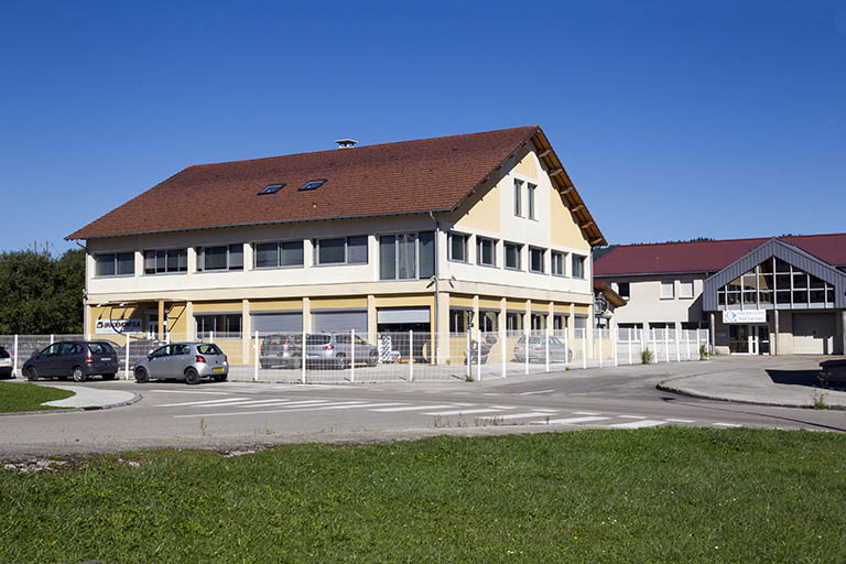 Façades antérieure et latérale droite. © Yves Sancey / Région Bourgogne-Franche-Comté, Inventaire du patrimoine - 2013 Façades antérieure et latérale droite. © Yves Sancey / Région Bourgogne-Franche-Comté, Inventaire du patrimoine - 2013