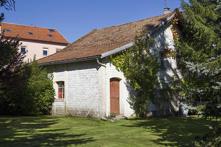 Dépendance (autrefois écurie, remise et logement du cocher). © Yves Sancey / Région Bourgogne-Franche-Comté, Inventaire du patrimoine - 2013