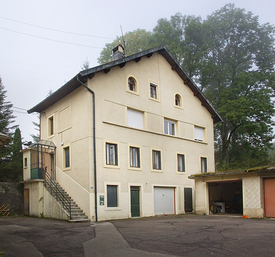 Bâtiment sur cour : façades antérieure et latérale gauche. © Yves Sancey / Région Bourgogne-Franche-Comté, Inventaire du patrimoine - 2013
