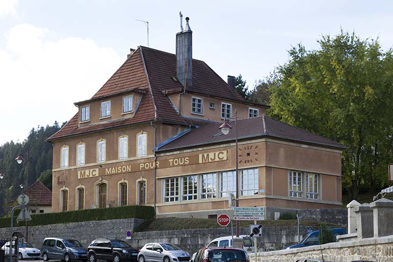 Presbytère puis bureau de la garantie puis école d'horlogerie, 2 place de l'Eglise. © Yves Sancey / Région Bourgogne-Franche-Comté, Inventaire du patrimoine - 2013