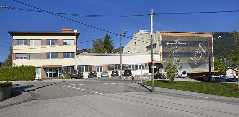Usine d'horlogerie de la Société mortuacienne d'Horlogerie (Kiplé) puis de la SA Montres Ambre, 1 et 1A rue Fontaine-l'Epine. © Yves Sancey / Région Bourgogne-Franche-Comté, Inventaire du patrimoine - 2013 Usine d'horlogerie de la Société mortuacienne d'Horlogerie (Kiplé) puis de la SA Montres Ambre, 1 et 1A rue Fontaine-l'Epine. © Yves Sancey / Région Bourgogne-Franche-Comté, Inventaire du patrimoine - 2013