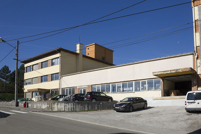 Corps sud et corps central : façade antérieure, de trois quarts droite. © Yves Sancey / Région Bourgogne-Franche-Comté, Inventaire du patrimoine - 2013 Corps sud et corps central : façade antérieure, de trois quarts droite. © Yves Sancey / Région Bourgogne-Franche-Comté, Inventaire du patrimoine - 2013