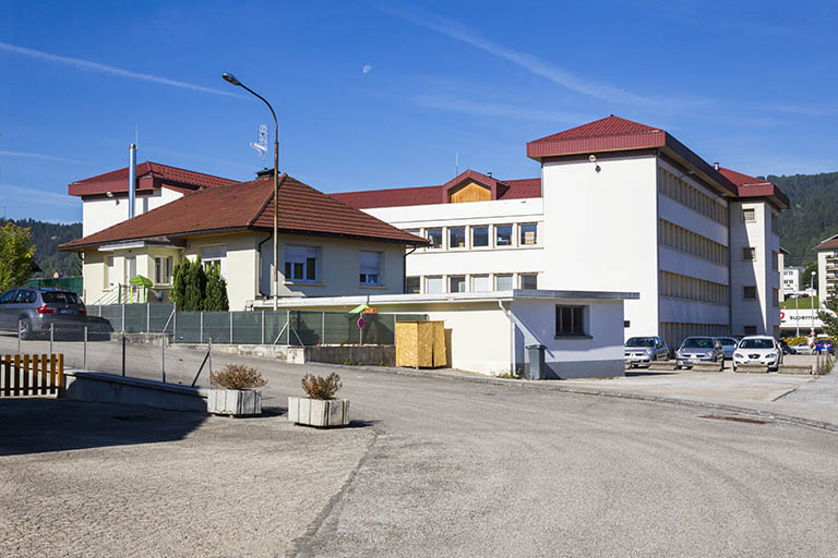 Vue d'ensemble, depuis la rue Emile Cattin au sud-est (maison et arrière de l'usine). © Yves Sancey / Région Bourgogne-Franche-Comté, Inventaire du patrimoine - 2013 Vue d'ensemble, depuis la rue Emile Cattin au sud-est (maison et arrière de l'usine). © Yves Sancey / Région Bourgogne-Franche-Comté, Inventaire du patrimoine - 2013