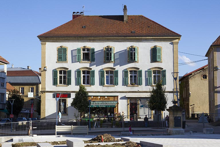 Façade antérieure (2013). © Yves Sancey / Région Bourgogne-Franche-Comté, Inventaire du patrimoine - 2013 Façade antérieure (2013). © Yves Sancey / Région Bourgogne-Franche-Comté, Inventaire du patrimoine - 2013