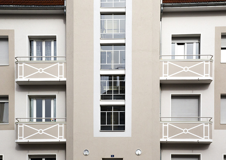 Bâtiment nord : travées centrales de la façade antérieure. © Yves Sancey / Région Bourgogne-Franche-Comté, Inventaire du patrimoine - 2013