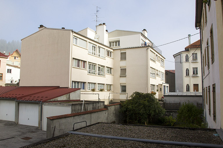 Bâtiment sud : vue d'ensemble, depuis le sud. © Yves Sancey / Région Bourgogne-Franche-Comté, Inventaire du patrimoine - 2013