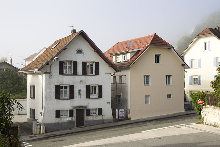 Vue d'ensemble, depuis le nord-est (la maison de gauche est au n° 33 de la rue Neuve). © Yves Sancey / Région Bourgogne-Franche-Comté, Inventaire du patrimoine - 2013