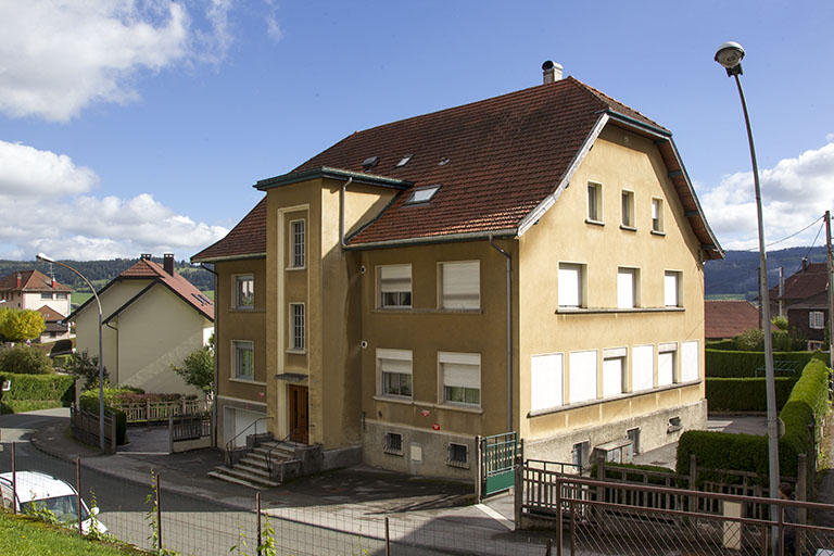 Vue d'ensemble, depuis l'ouest (façades antérieure et latérale droite). © Yves Sancey / Région Bourgogne-Franche-Comté, Inventaire du patrimoine - 2013