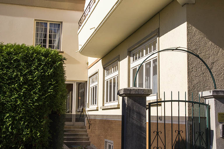 Façade postérieure : baies d'atelier. © Yves Sancey / Région Bourgogne-Franche-Comté, Inventaire du patrimoine - 2013