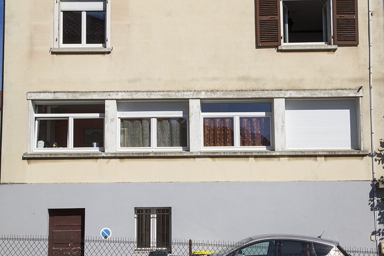 Façade latérale gauche : fenêtres d'atelier. © Yves Sancey / Région Bourgogne-Franche-Comté, Inventaire du patrimoine - 2013