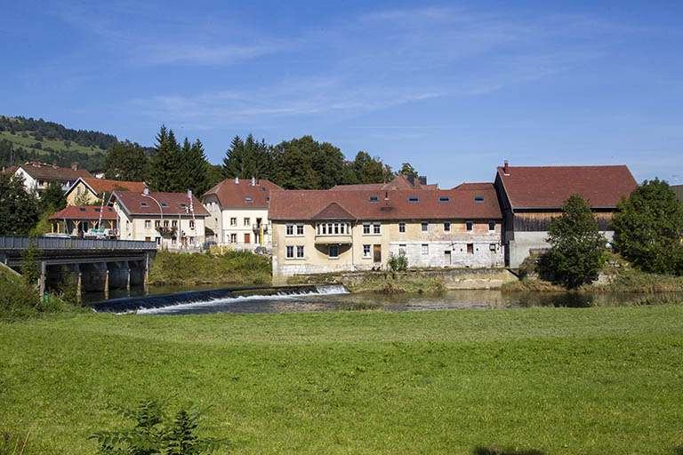 Vue d'ensemble, depuis le sud-ouest. © Yves Sancey / Région Bourgogne-Franche-Comté, Inventaire du patrimoine - 2013