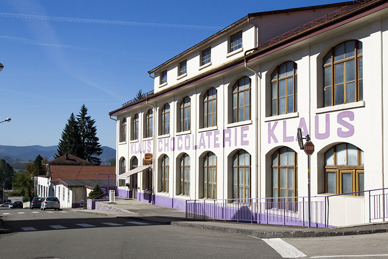 Chocolaterie et confiserie Klaus, à Morteau. © Yves Sancey / Région Bourgogne-Franche-Comté, Inventaire du patrimoine - 2013 Chocolaterie et confiserie Klaus, à Morteau. © Yves Sancey / Région Bourgogne-Franche-Comté, Inventaire du patrimoine - 2013
