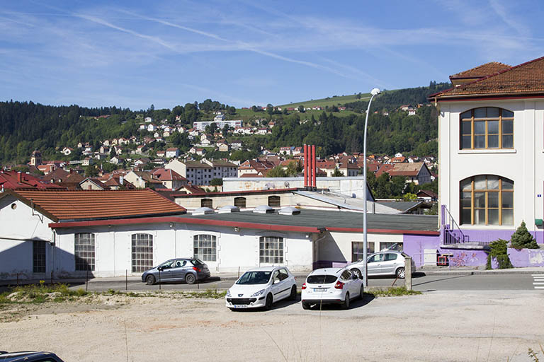 Bâtiments sud : façade antérieure, de trois quarts droite. © Yves Sancey / Région Bourgogne-Franche-Comté, Inventaire du patrimoine - 2013