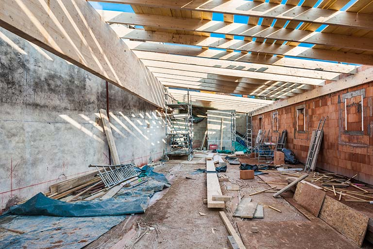 L'entrepôt en cours de surélévation en 2003 : intérieur de l'étage en surcroît depuis le fond. © Jérôme Mongreville / Région Bourgogne-Franche-Comté, Inventaire du patrimoine - 2013 L'entrepôt en cours de surélévation en 2003 : intérieur de l'étage en surcroît depuis le fond. © Jérôme Mongreville / Région Bourgogne-Franche-Comté, Inventaire du patrimoine - 2013