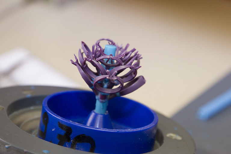 Fonte à la cire perdue : l'arbre formé par les tirages en cire. © Yves Sancey / Région Bourgogne-Franche-Comté, Inventaire du patrimoine - 2013