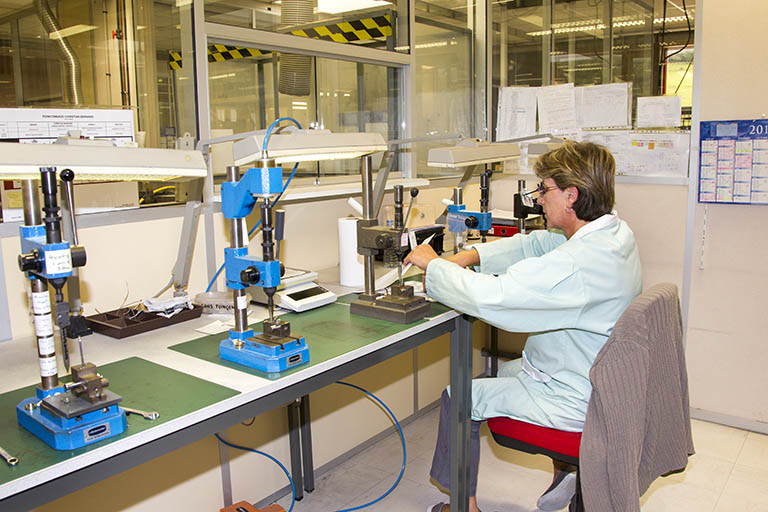 Atelier de poinçonnage : intérieur. © Yves Sancey / Région Bourgogne-Franche-Comté, Inventaire du patrimoine - 2013
