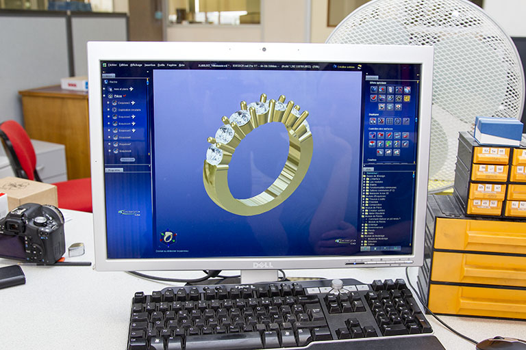 Conception d'un bijou : poste de CAO. © Yves Sancey / Région Bourgogne-Franche-Comté, Inventaire du patrimoine - 2013