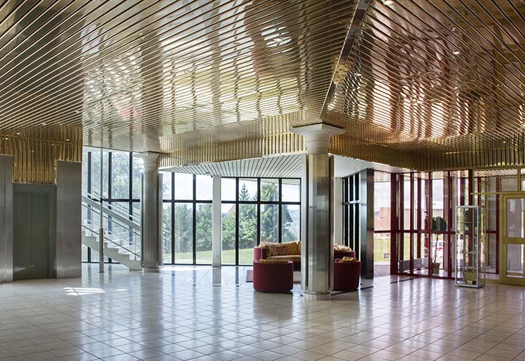 Hall, depuis la banque d'accueil. © Yves Sancey / Région Bourgogne-Franche-Comté, Inventaire du patrimoine - 2013