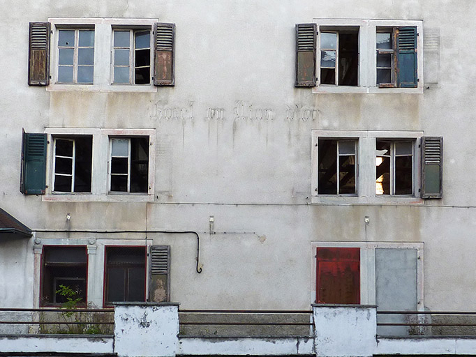 Hôtel, 17 juillet 2012 : baies sur la façade antérieure (est). © Laurent Poupard / Région Bourgogne-Franche-Comté, Inventaire du patrimoine - 2013 Hôtel, 17 juillet 2012 : baies sur la façade antérieure (est). © Laurent Poupard / Région Bourgogne-Franche-Comté, Inventaire du patrimoine - 2013