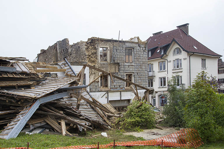 Destruction des bâtiments, 5 septembre 2012 : façade latérale gauche (sud) de l'hôtel. © Yves Sancey / Région Bourgogne-Franche-Comté, Inventaire du patrimoine - 2013 Destruction des bâtiments, 5 septembre 2012 : façade latérale gauche (sud) de l'hôtel. © Yves Sancey / Région Bourgogne-Franche-Comté, Inventaire du patrimoine - 2013