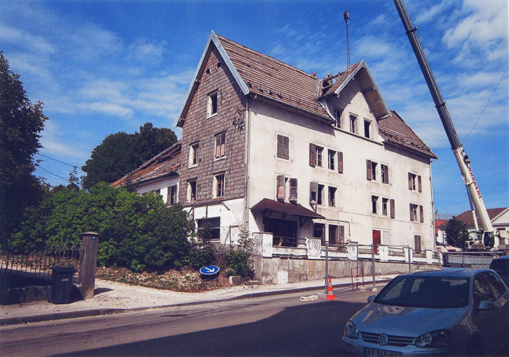 Démontage des toitures, 30 août 2012 : vue d'ensemble depuis le sud-est. © Jacques Donzé / Région Bourgogne-Franche-Comté, Inventaire du patrimoine - 2013 Démontage des toitures, 30 août 2012 : vue d'ensemble depuis le sud-est. © Jacques Donzé / Région Bourgogne-Franche-Comté, Inventaire du patrimoine - 2013