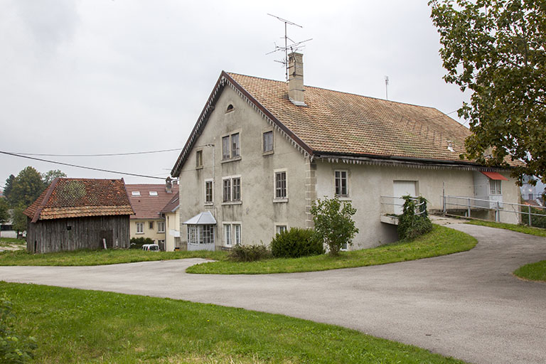 Vue d'ensemble, depuis l'ouest (façades postérieure et latérale droite). © Yves Sancey / Région Bourgogne-Franche-Comté, Inventaire du patrimoine - 2013
