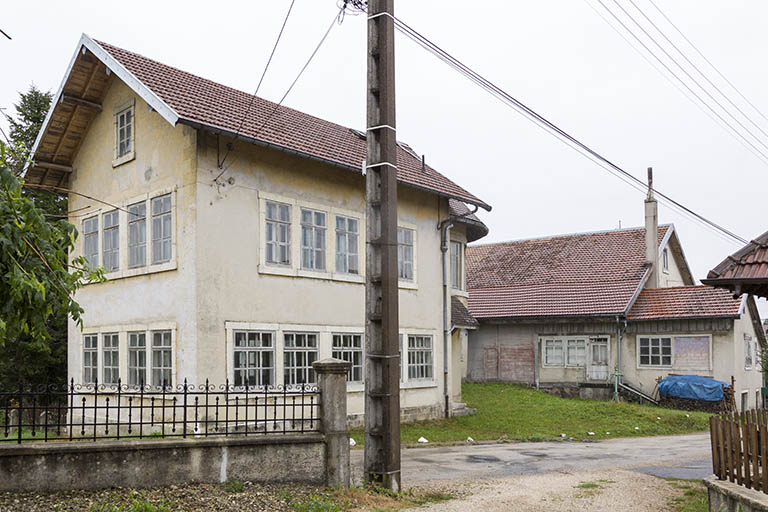 Vue d'ensemble, depuis le nord : façade latérale droite de la ferme et usine. © Yves Sancey / Région Bourgogne-Franche-Comté, Inventaire du patrimoine - 2013 Vue d'ensemble, depuis le nord : façade latérale droite de la ferme et usine. © Yves Sancey / Région Bourgogne-Franche-Comté, Inventaire du patrimoine - 2013
