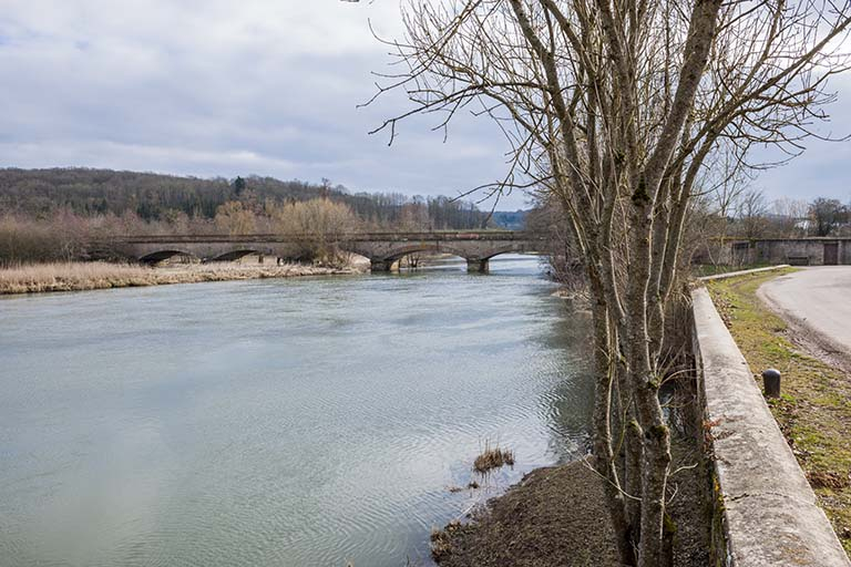 Pont ferroviaire sur la Lanterne (ligne Nancy-Gray). © Jérôme Mongreville / Région Bourgogne-Franche-Comté, Inventaire du patrimoine - 2013 Pont ferroviaire sur la Lanterne (ligne Nancy-Gray). © Jérôme Mongreville / Région Bourgogne-Franche-Comté, Inventaire du patrimoine - 2013