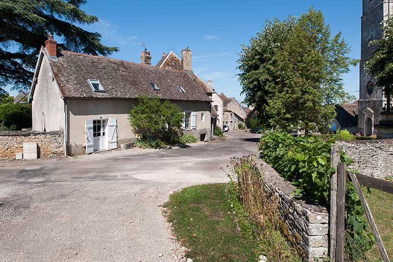 Bâtiment situé place de l'Eglise © Jérôme Mongreville / Région Bourgogne-Franche-Comté, Inventaire du patrimoine - 2013