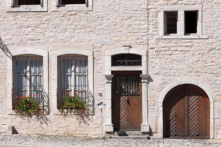 Détail des baies de la façade sud © Jérôme Mongreville / Région Bourgogne-Franche-Comté, Inventaire du patrimoine - 2013