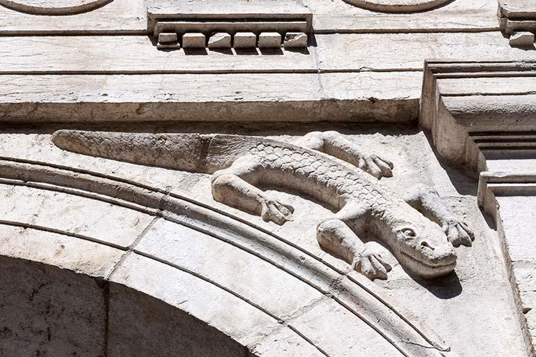 Détail de l'un des reptiles sculptés © Jérôme Mongreville / Région Bourgogne-Franche-Comté, Inventaire du patrimoine - 2013