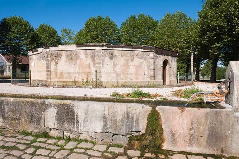 Le lavoir et l'abreuvoir © Jérôme Mongreville / Région Bourgogne-Franche-Comté, Inventaire du patrimoine - 2013