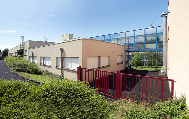 Angle nord et façade postérieure est des bâtiments d'enseignement technologique hôtelier. © Mary Ruffinoni / Région Bourgogne-Franche-Comté, Inventaire du patrimoine - 2013