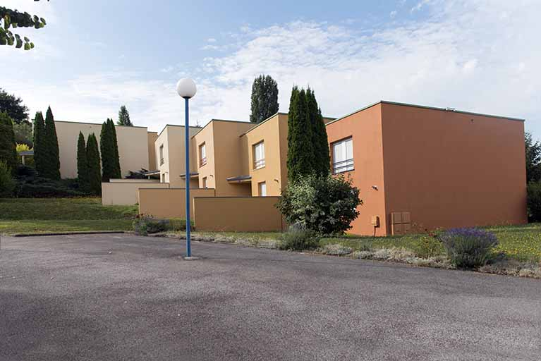 Façade antérieure nord-est des logements. © Mary Ruffinoni / Région Bourgogne-Franche-Comté, Inventaire du patrimoine - 2013