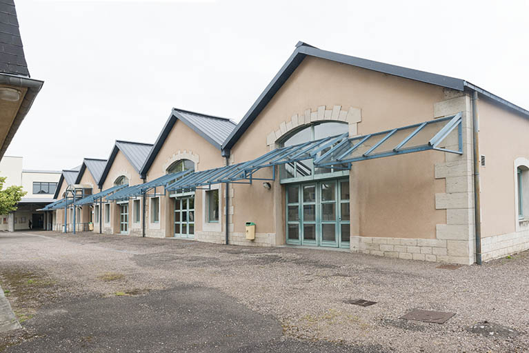 Façade sur cour de la cantine. © Mary Ruffinoni / Région Bourgogne-Franche-Comté, Inventaire du patrimoine - 2013