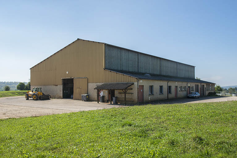 Angle nord du bâtiment d'exploitation d'élevage bovin et ovin.  © Mary Ruffinoni / Région Bourgogne-Franche-Comté, Inventaire du patrimoine - 2013