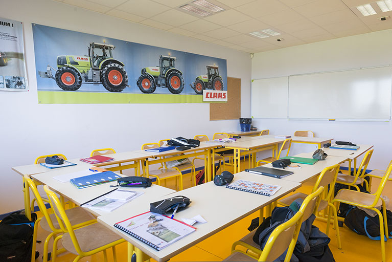 Salles de classe, espace de travail dans la halle d'agroéquipement. © Mary Ruffinoni / Région Bourgogne-Franche-Comté, Inventaire du patrimoine - 2013