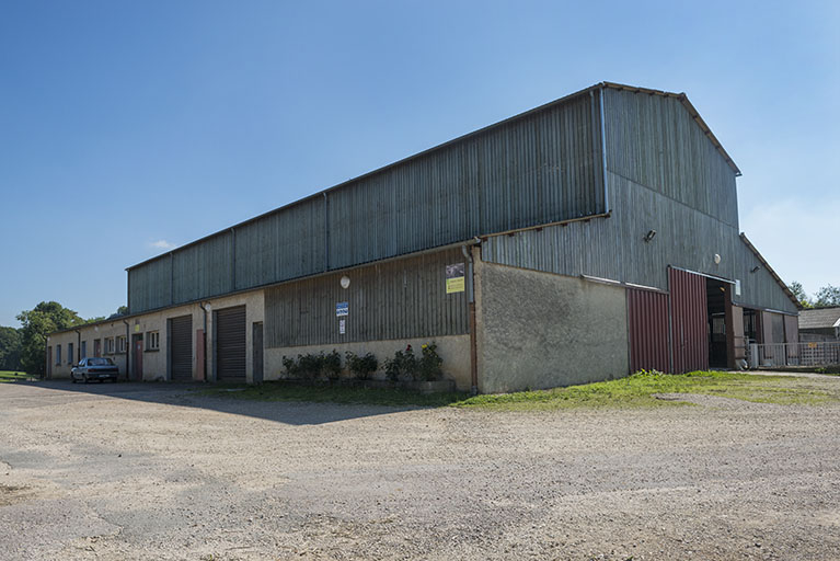 Angle ouest du bâtiment d'exploitation d'élevage bovin et ovin.  © Mary Ruffinoni / Région Bourgogne-Franche-Comté, Inventaire du patrimoine - 2013