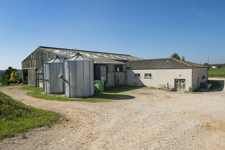 Façade est du bâtiment de production laitière. © Mary Ruffinoni / Région Bourgogne-Franche-Comté, Inventaire du patrimoine - 2013