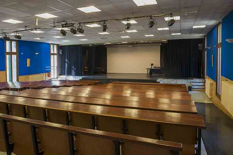 Dans l'amphithéâtre.  © Mary Ruffinoni / Région Bourgogne-Franche-Comté, Inventaire du patrimoine - 2013