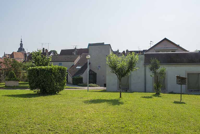 Vue d'ensemble des façades postérieures nord-ouest de la cantine. © Mary Ruffinoni / Région Bourgogne-Franche-Comté, Inventaire du patrimoine - 2013